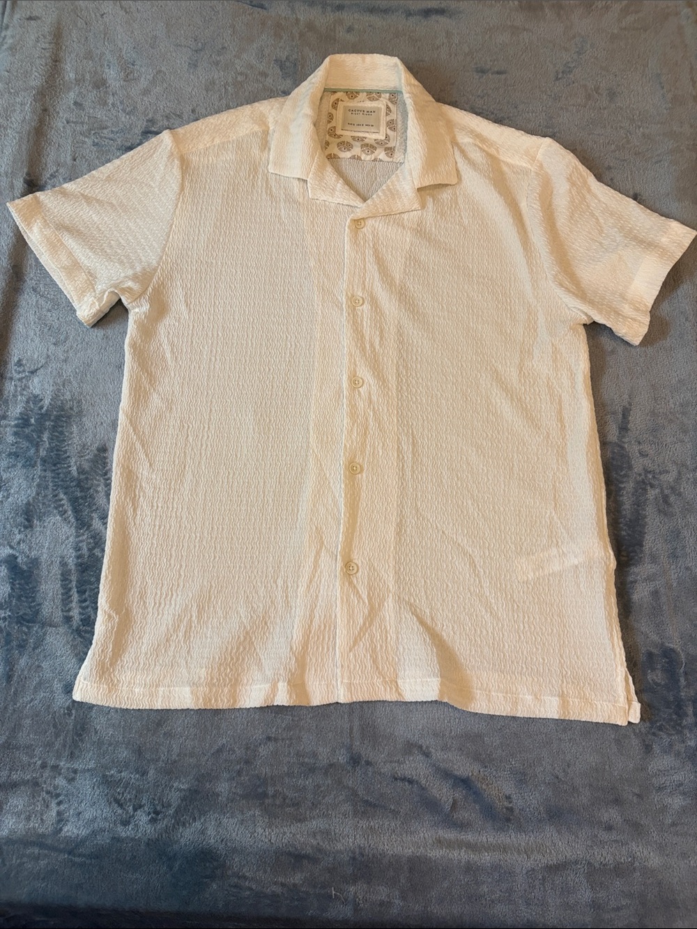 Men's Short-Sleeve Seersucker Button-Down Shirt in Cream